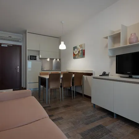 Aparthotel Holiday-2